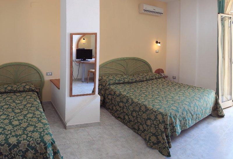 Hotel Grotticelle Capo Vaticano Kültér fotó