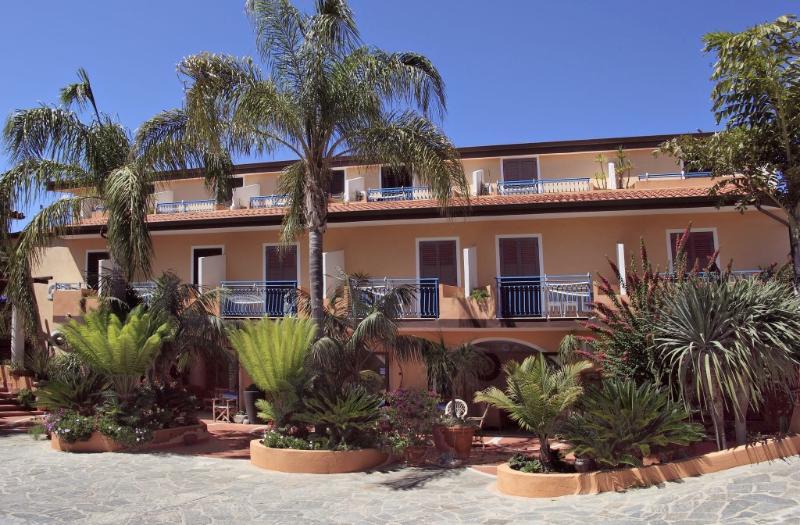Hotel Grotticelle Capo Vaticano Kültér fotó